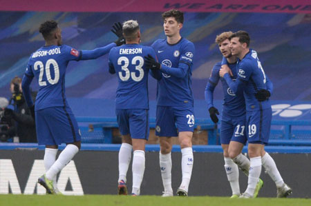 青岛西海岸与国瑞体育赞助签约，国瑞体育赞助80万元理疗产品